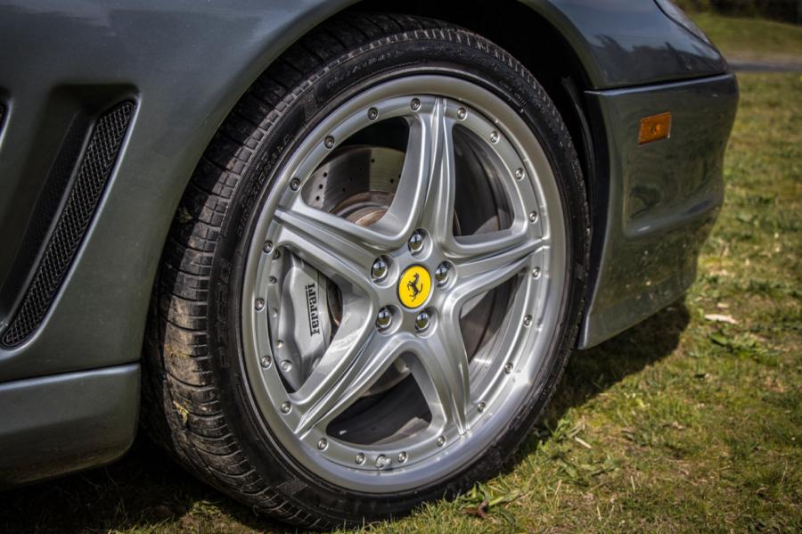 Детали экстерьера Ferrari 575 Superamerica 2005 года  (фото 34 из 79)